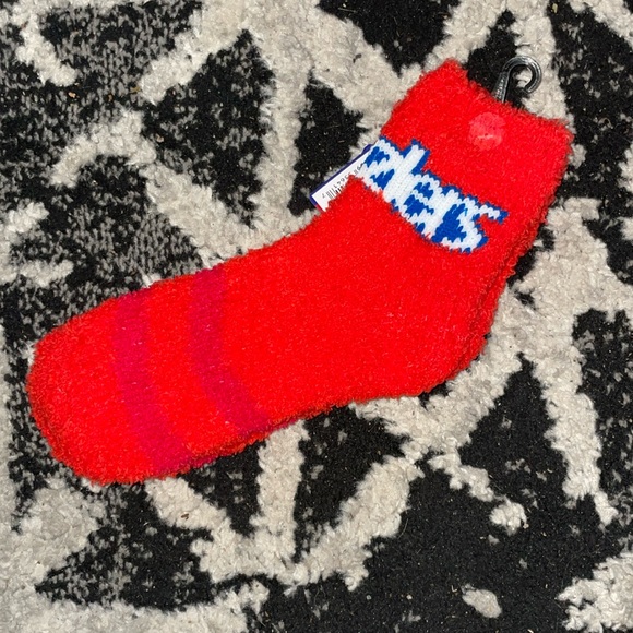 •HERSEY•NWT CRAZY TWIZZLERS RED FUZZY FLEECE KNIT NOVELTY SOCKS SIZE 4-10 WOMENS - Picture 2 of 4
